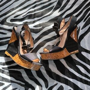 BCBGeneration Black & Cork wedged sandals size 6!